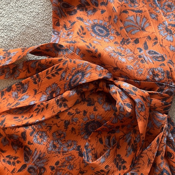 Stunning club monaco dress - Picture 2 of 4